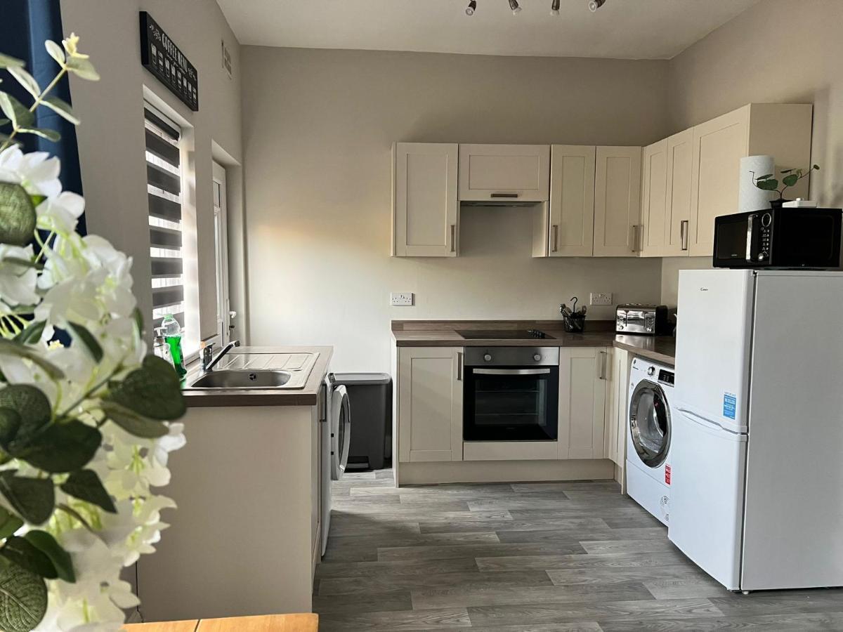 Kim Family Holiday Get-Away 4 Bedrooms 2 Baths ブラックプール エクステリア 写真