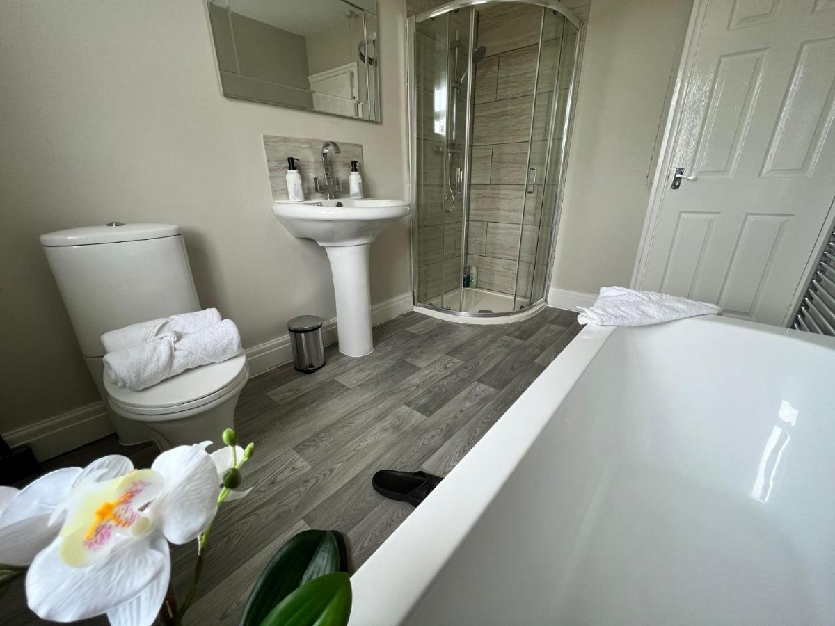 Kim Family Holiday Get-Away 4 Bedrooms 2 Baths ブラックプール エクステリア 写真