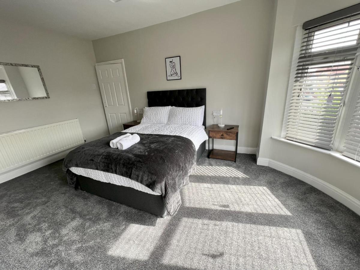 Kim Family Holiday Get-Away 4 Bedrooms 2 Baths ブラックプール エクステリア 写真