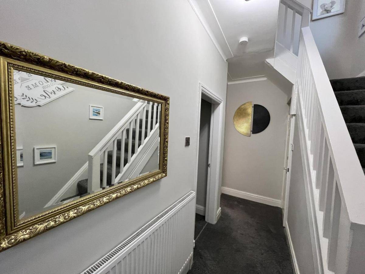 Kim Family Holiday Get-Away 4 Bedrooms 2 Baths ブラックプール エクステリア 写真